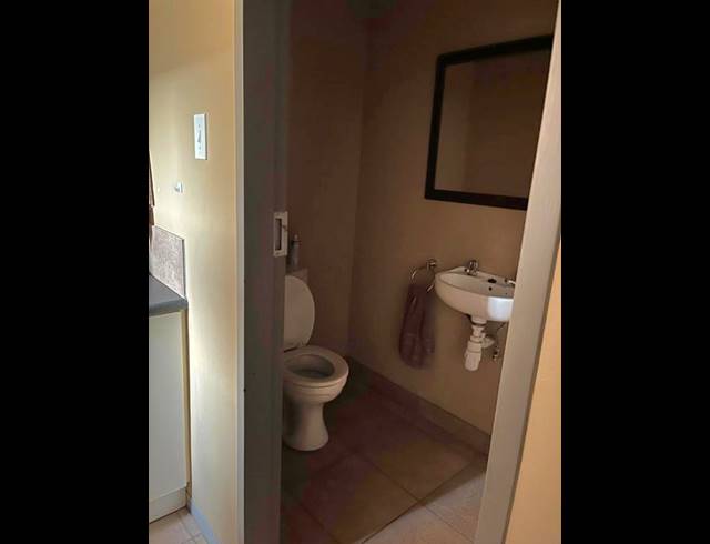 OFFICE FOR SALE IN SILVER LAKES